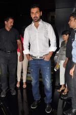 John Abraham launches special issue of People magazine in F Bar, Mumbai on 28th Nov 2012 (3).JPG